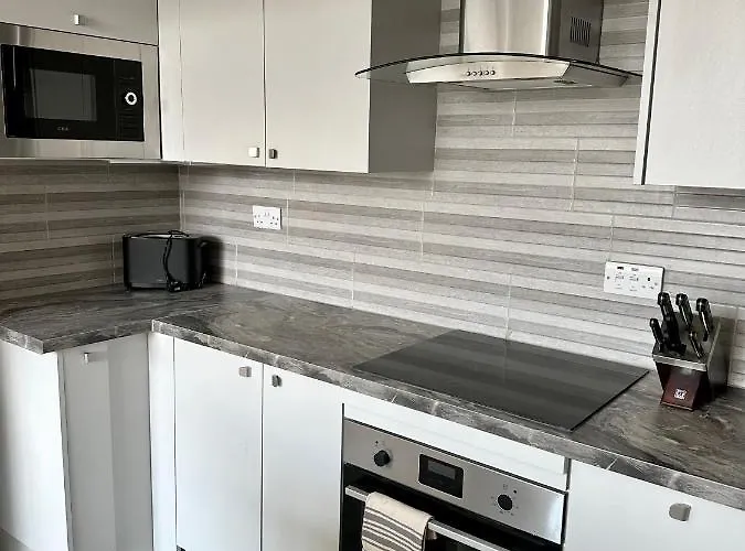 Southsea 2 Bedroom 10 Mins From Beach