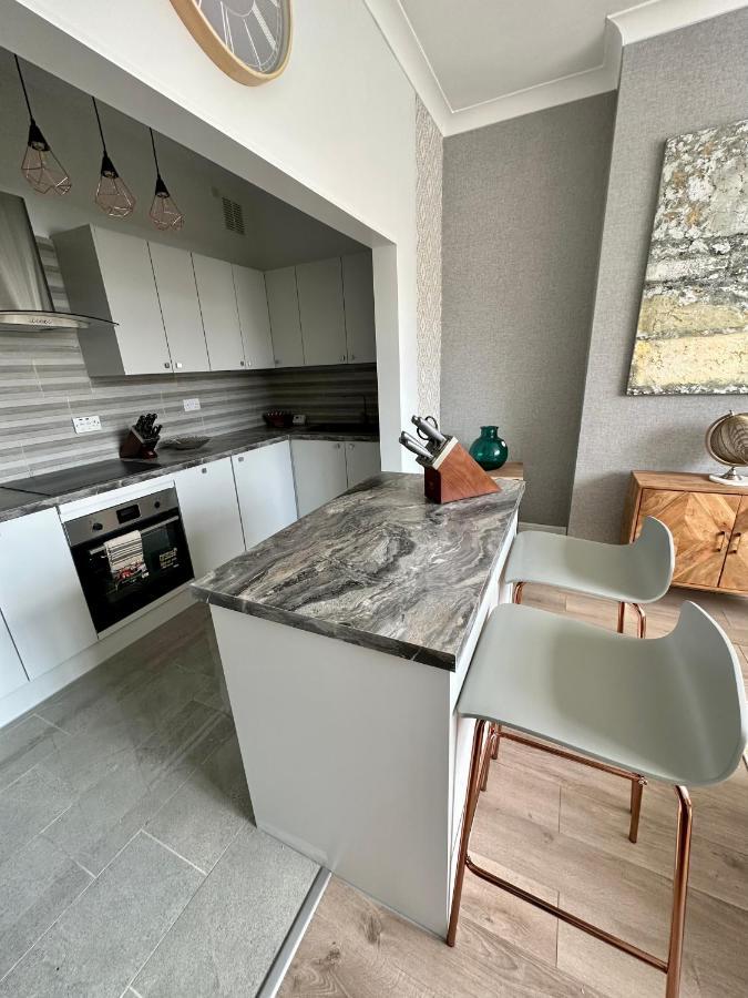 Southsea 2 Bedroom 10 Mins From Apartment *